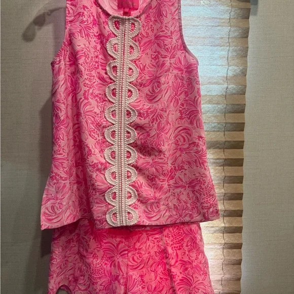 Lilly Pulitzer Pink and White Embroidered Short Set . - Picture 3 of 9